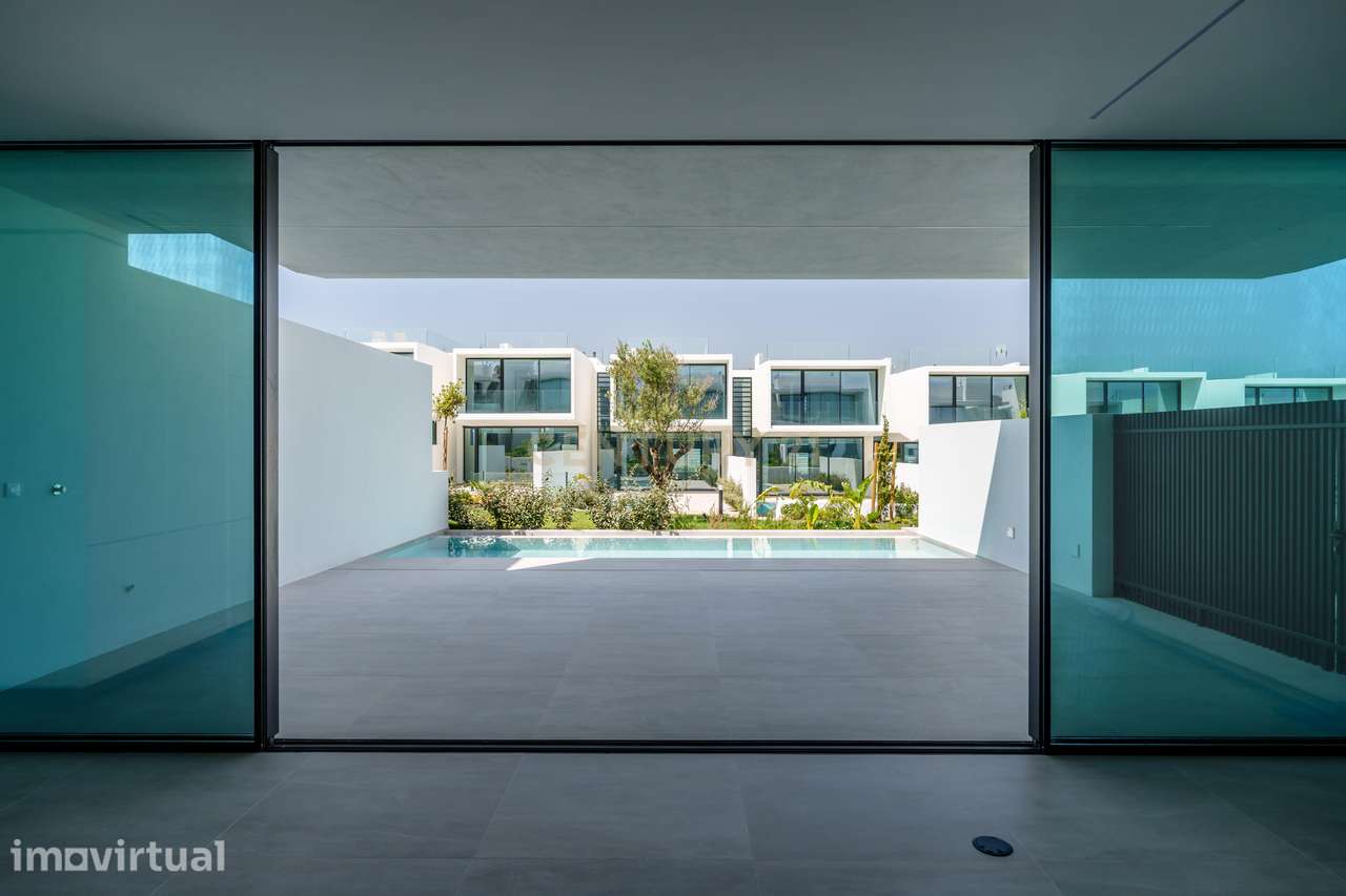 Apartamentos novos com 2 quartos, piscina privativa, elevador e garage - Grande imagem: 2/31