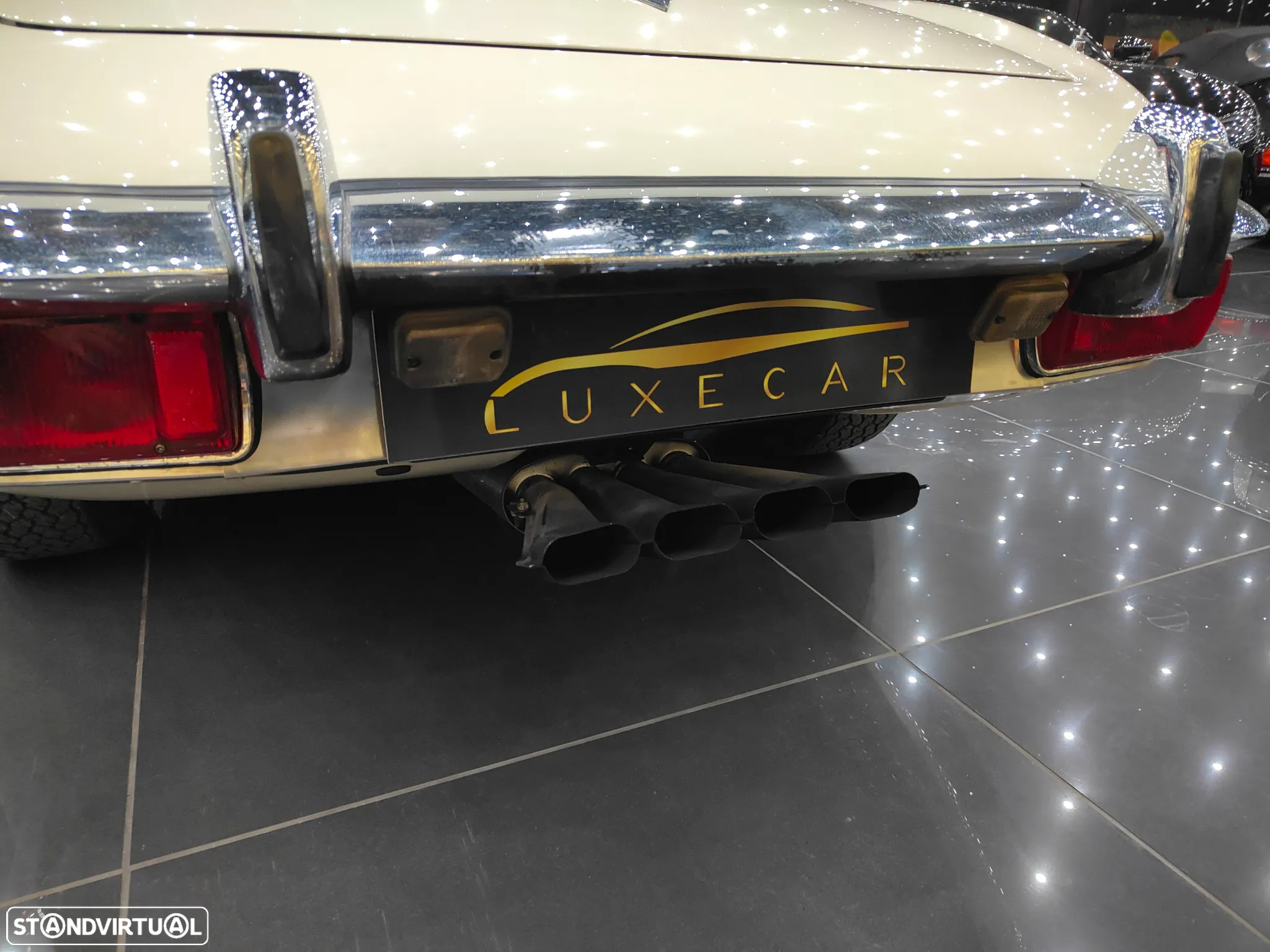Jaguar E-Type - 12