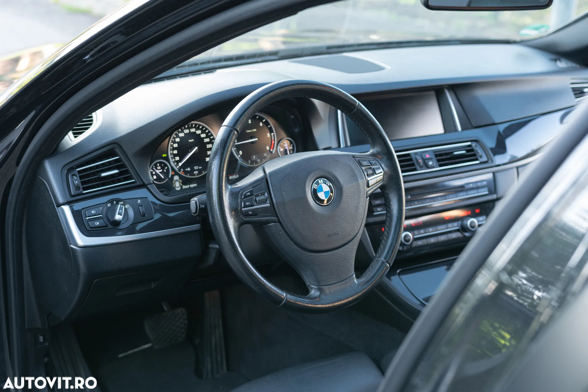 BMW Seria 5 520d xDrive - 7