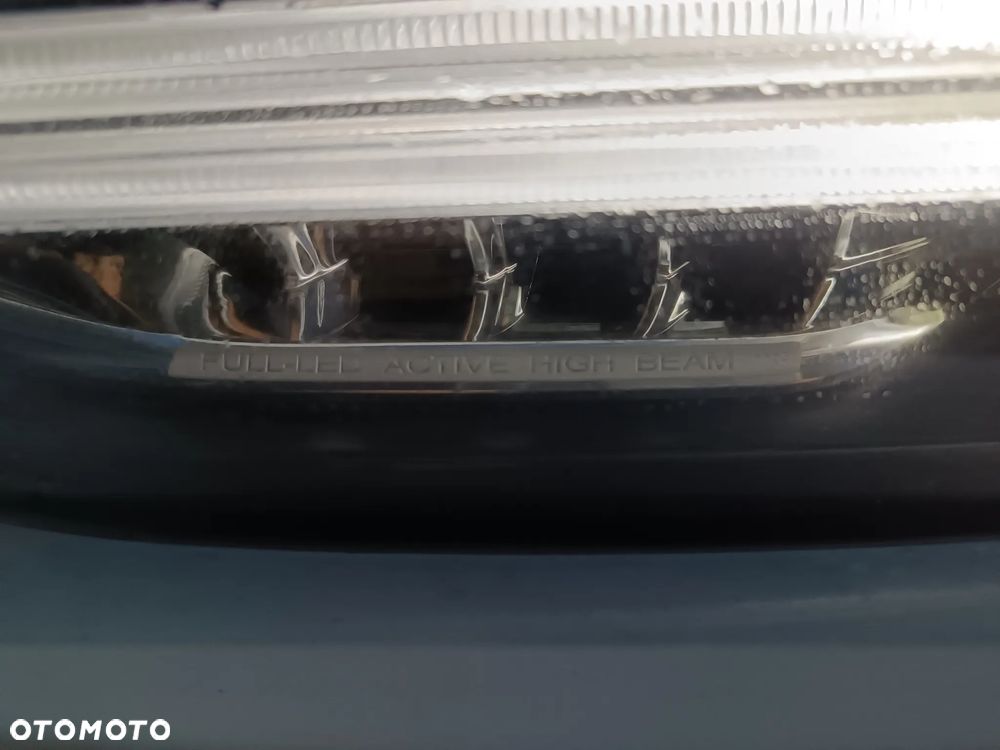 Volvo V90 T8 AWD Plug-In Hybrid R-Design - 39