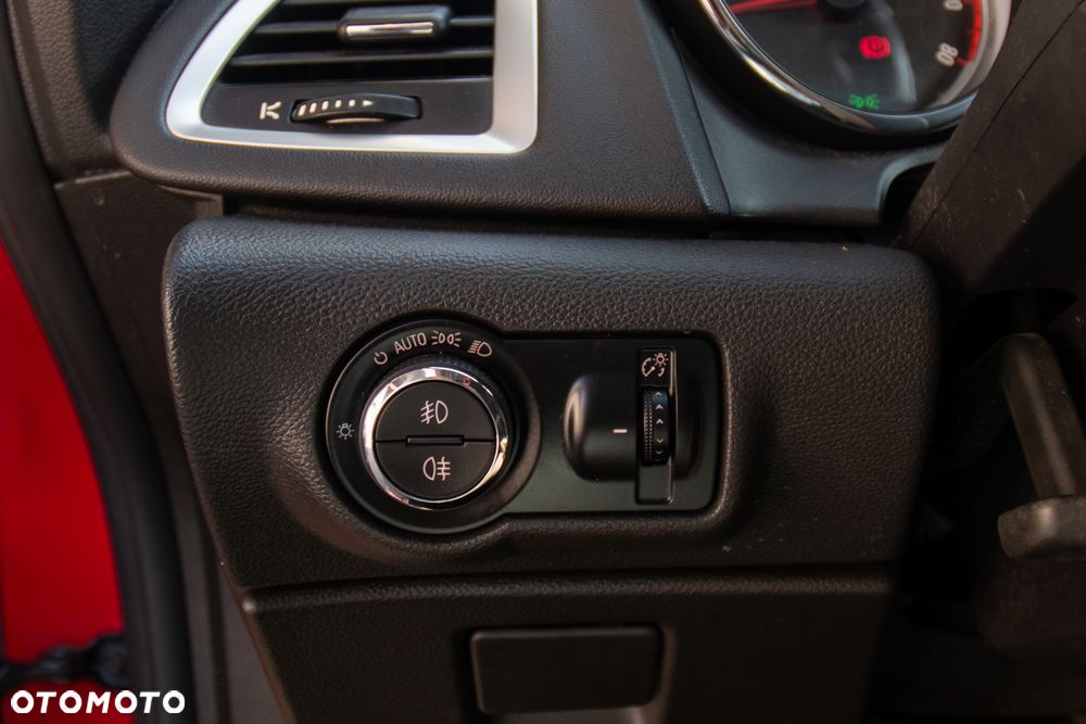 Opel Astra 1.6 T Cosmo - 25