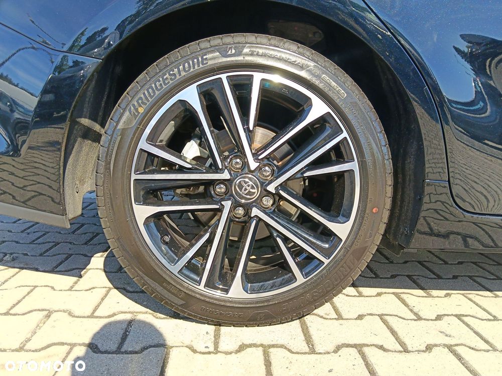 Toyota Camry - 17