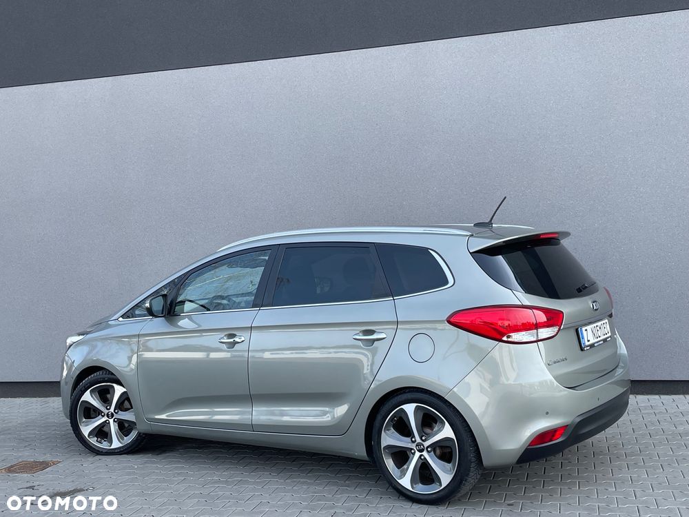 Kia Carens - 12