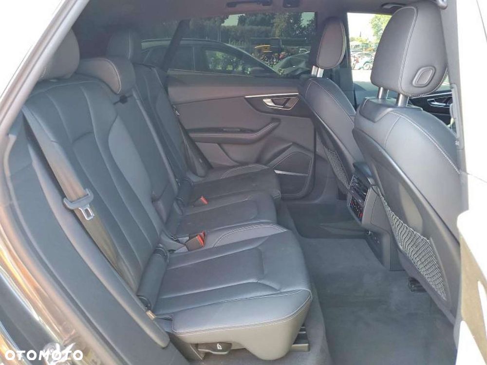 Audi Q8 - 12