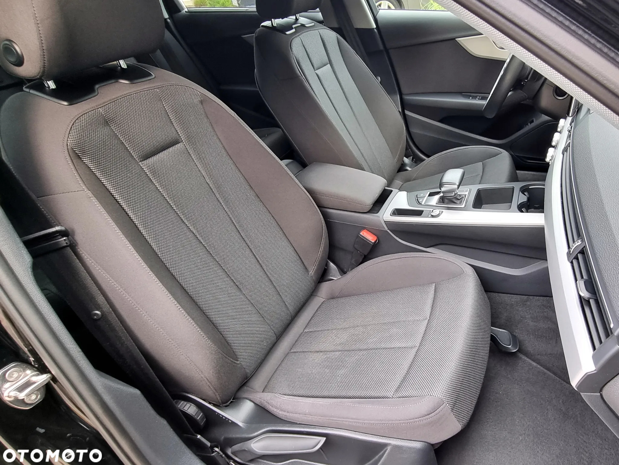 Audi A4 Avant 40 TFSI S tronic - 24