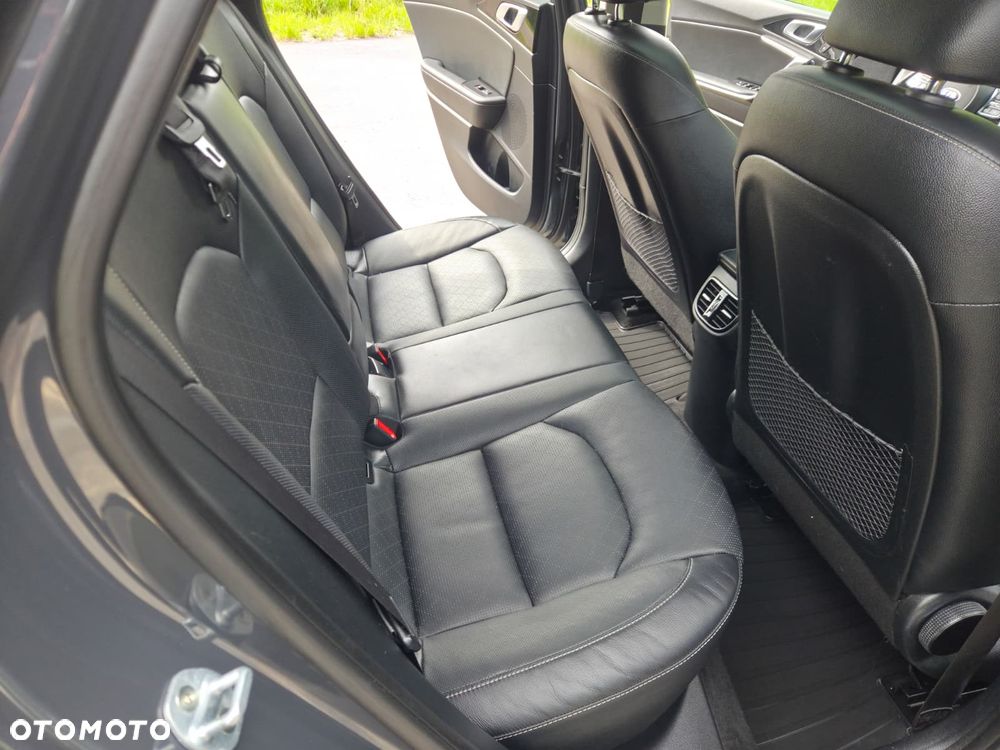 Kia Ceed 1.6 CRDi DCT Platinum Edition - 24