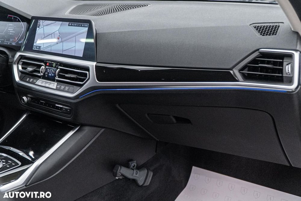 BMW Seria 3 318i Aut. Sport Line - 32