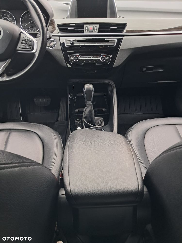 BMW X1 xDrive25i Sport Line sport - 9