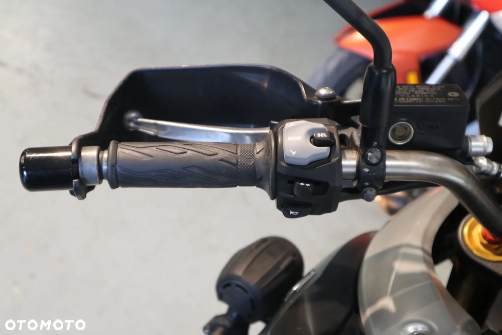 Suzuki V-STROM - 13