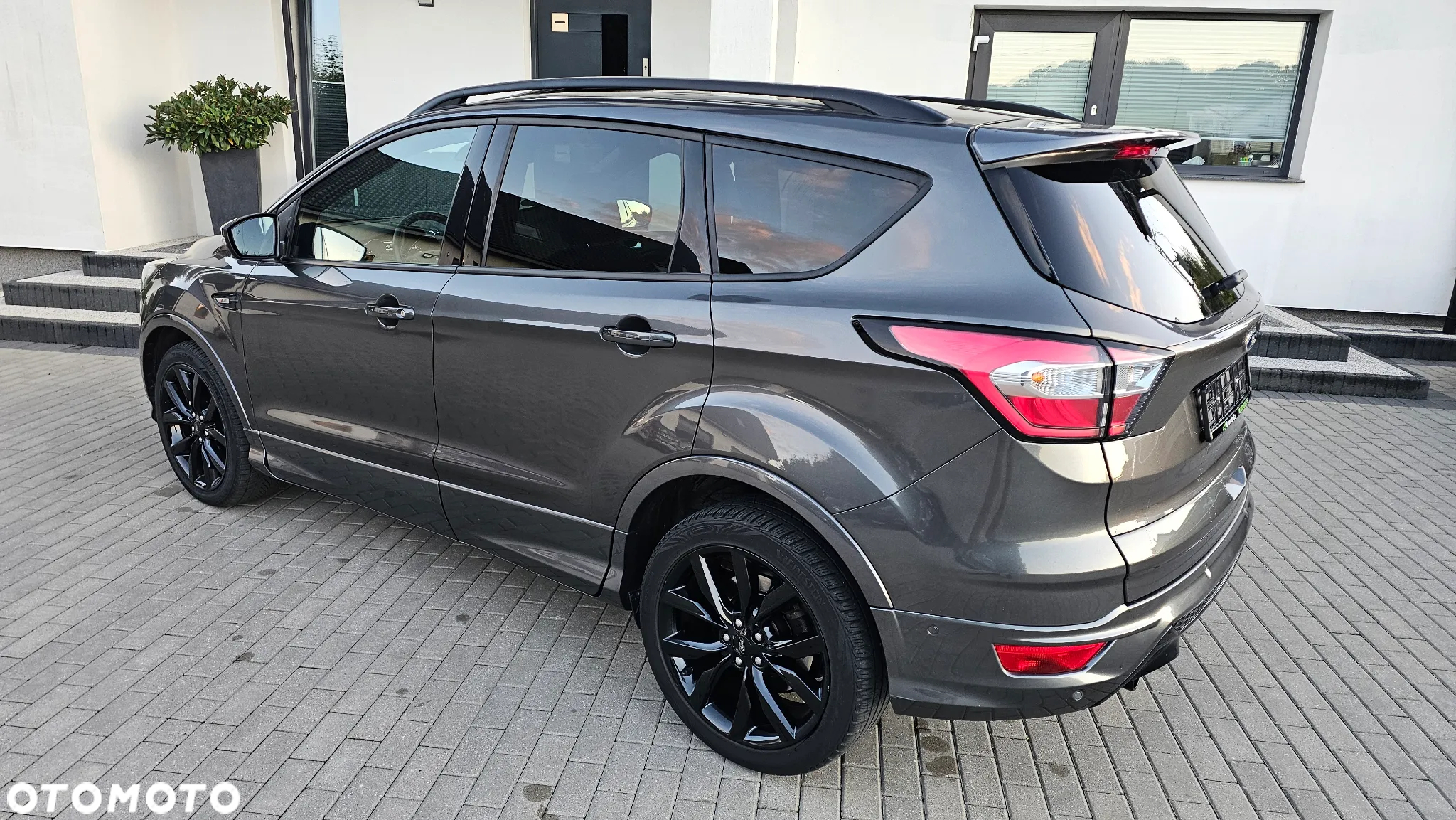 Ford Kuga 1.5 EcoBoost 2x4 ST-Line - 3