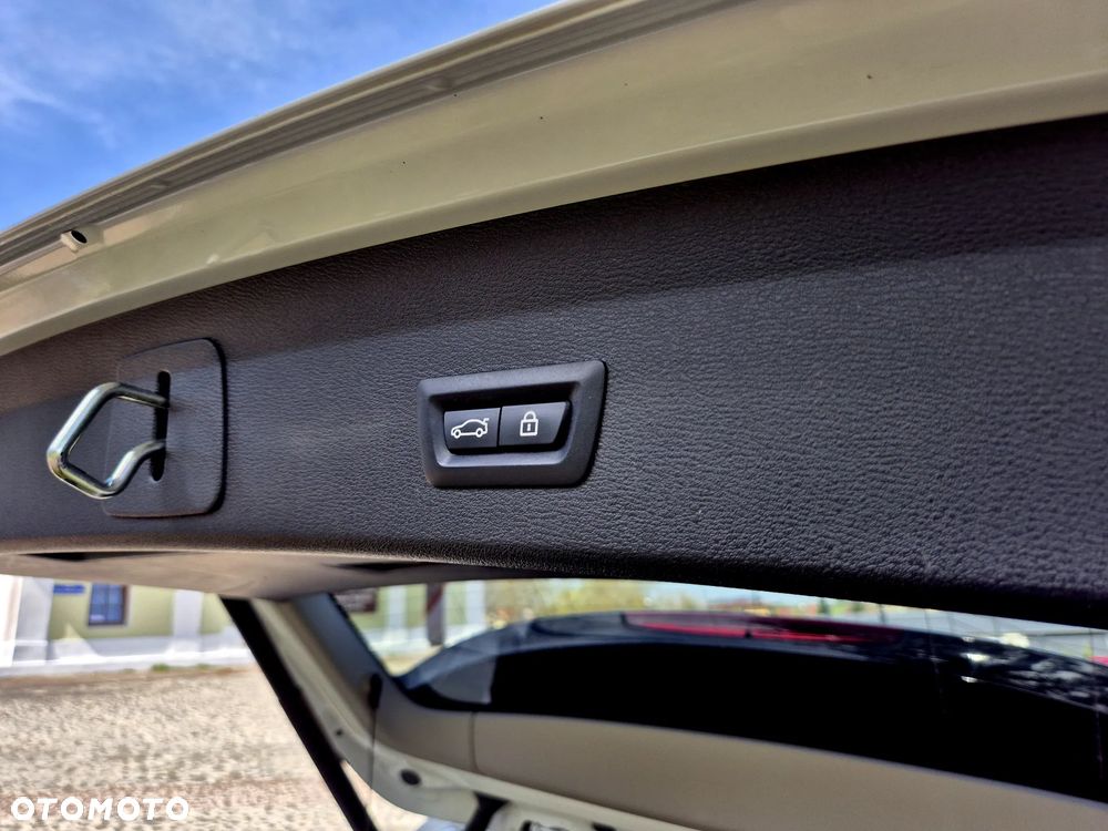 BMW X1 sDrive18d xLine - 24