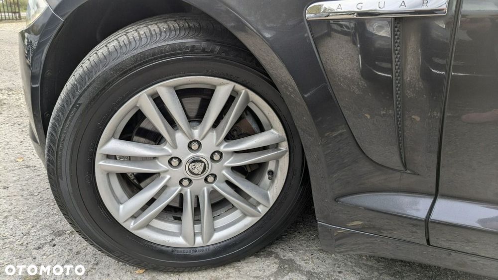 Jaguar XF 2.2 D Luxury - 41