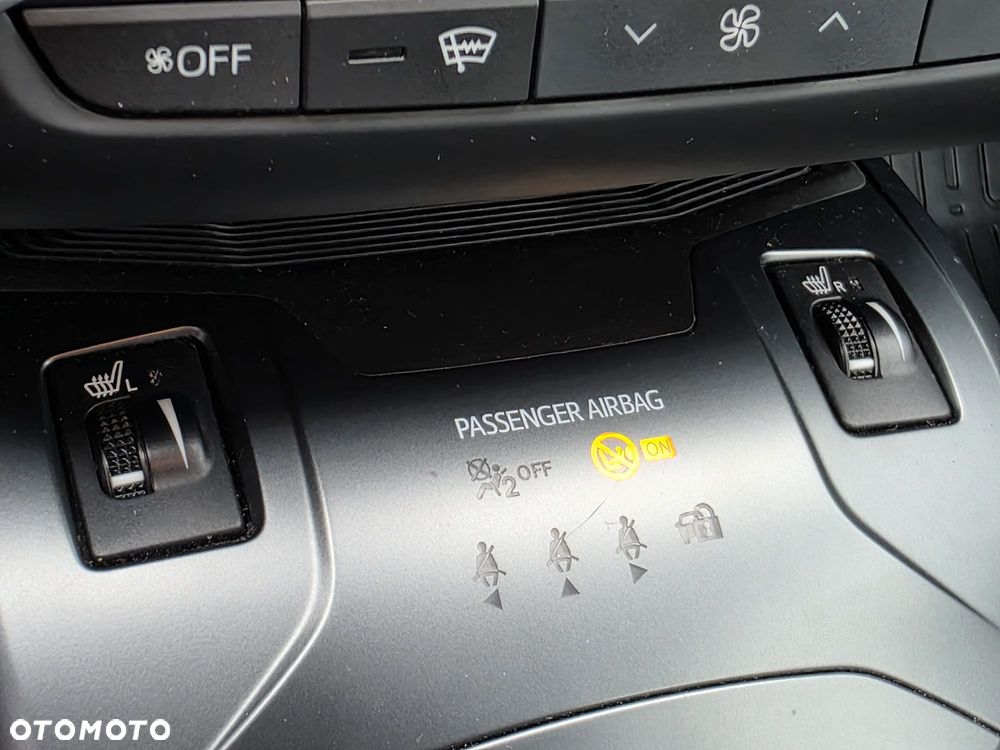 Toyota Avensis 1.8 Premium MS - 29