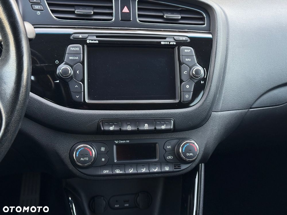 Kia Ceed - 11