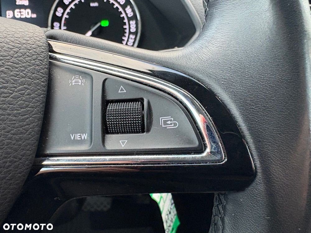 Skoda Superb 2.0 TDI Ambition DSG - 23