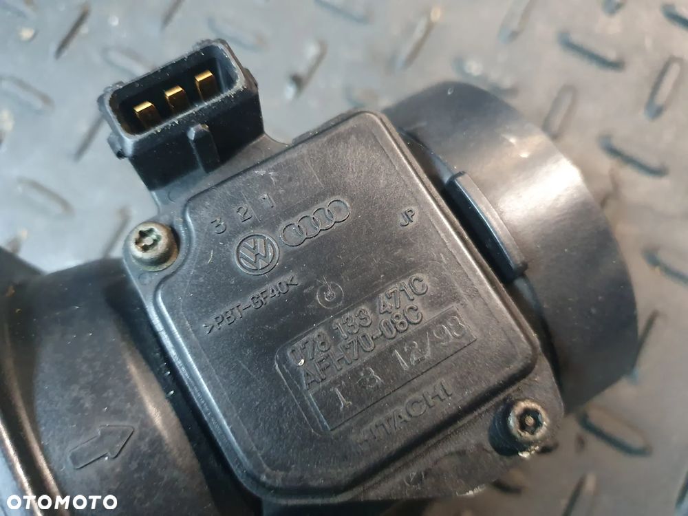 PRZEPŁYWOMIERZ 078133471C AUDI A4 B5 2.4 V6 165 KM VW PASSAT - 2