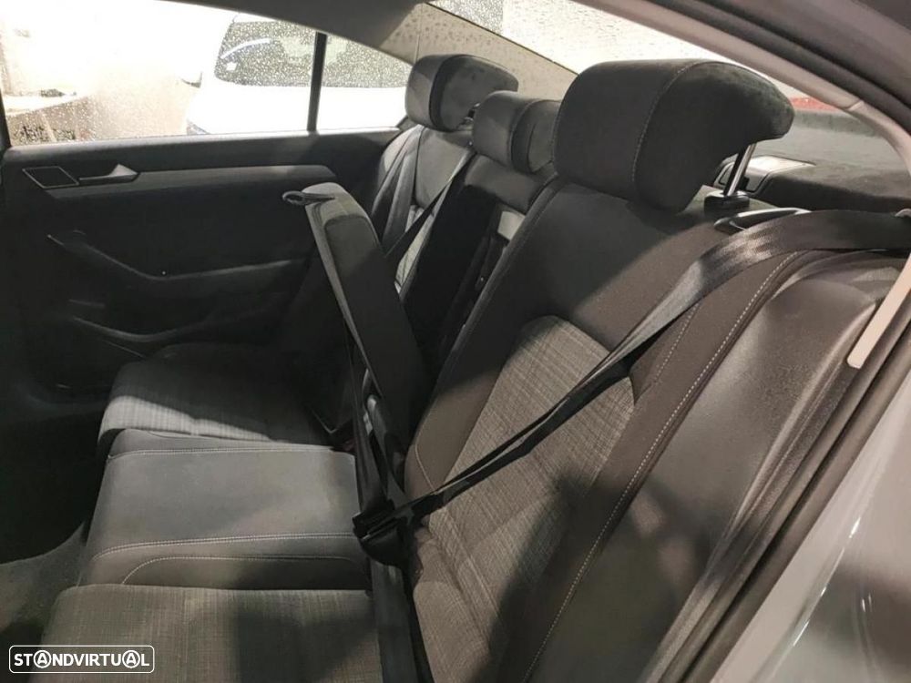 VW Passat 2.0 TDI Business DSG - 6