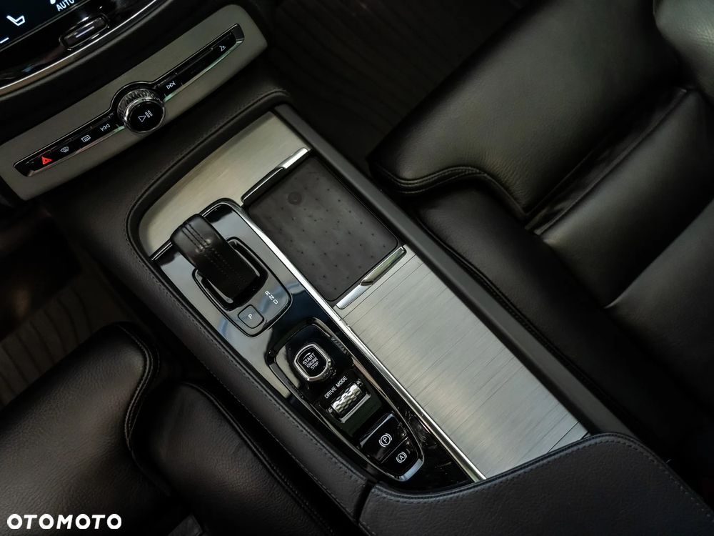 Volvo XC 90 T8 AWD Twin Engine Geartronic RDesign - 26