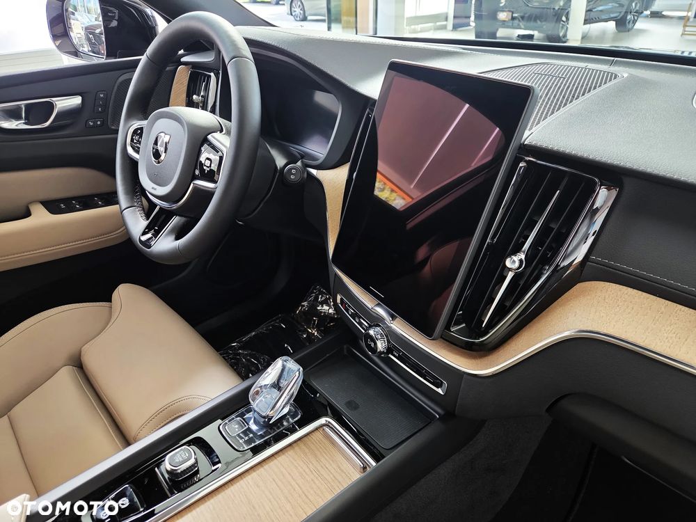 Volvo XC 60 T6 Plug-In Hybrid AWD Ultra Dark - 10