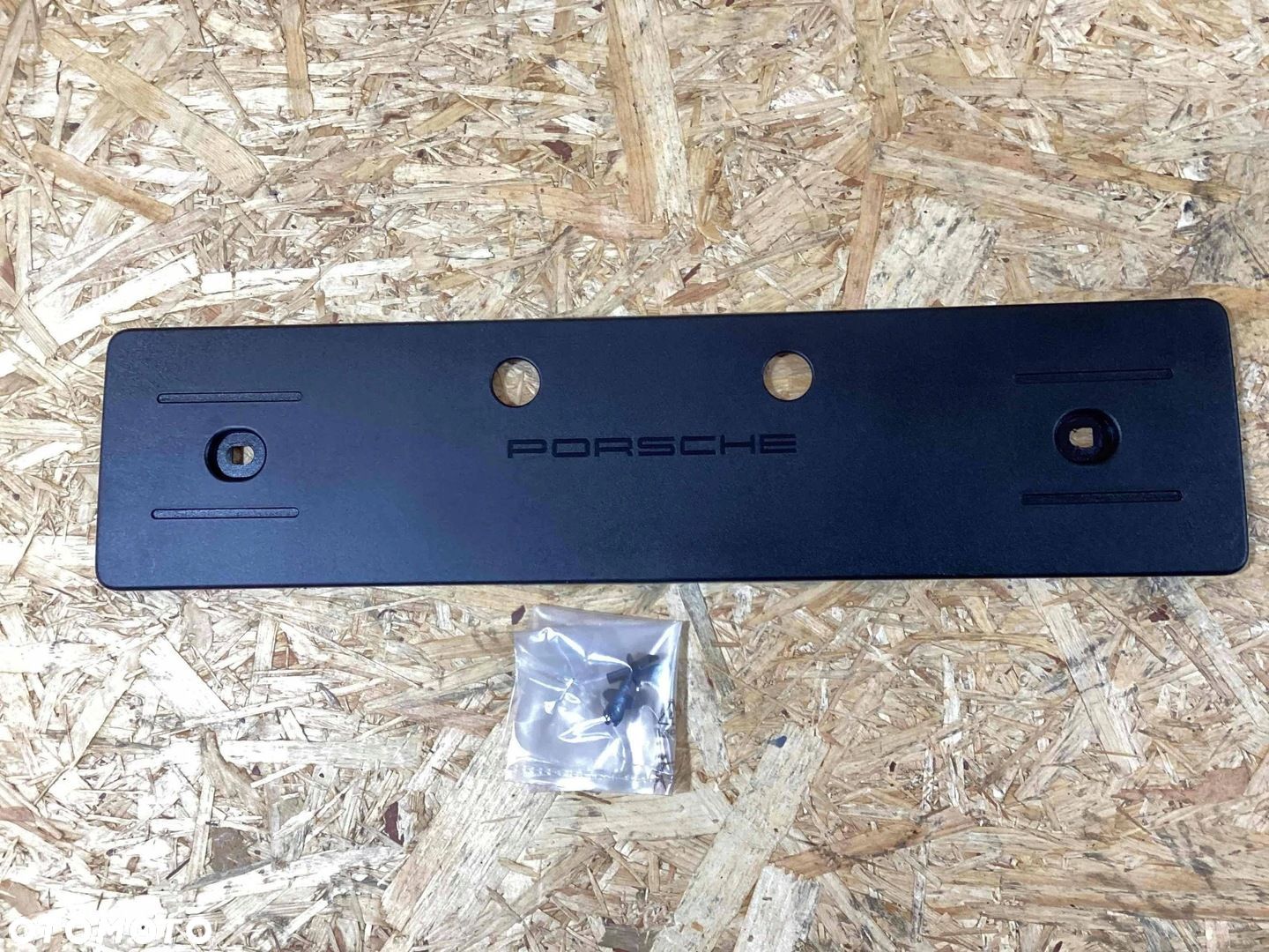 Porsche Cayenne 9Y0 9Y3 2018 podkladka pod tablice rejestracyjna - 1