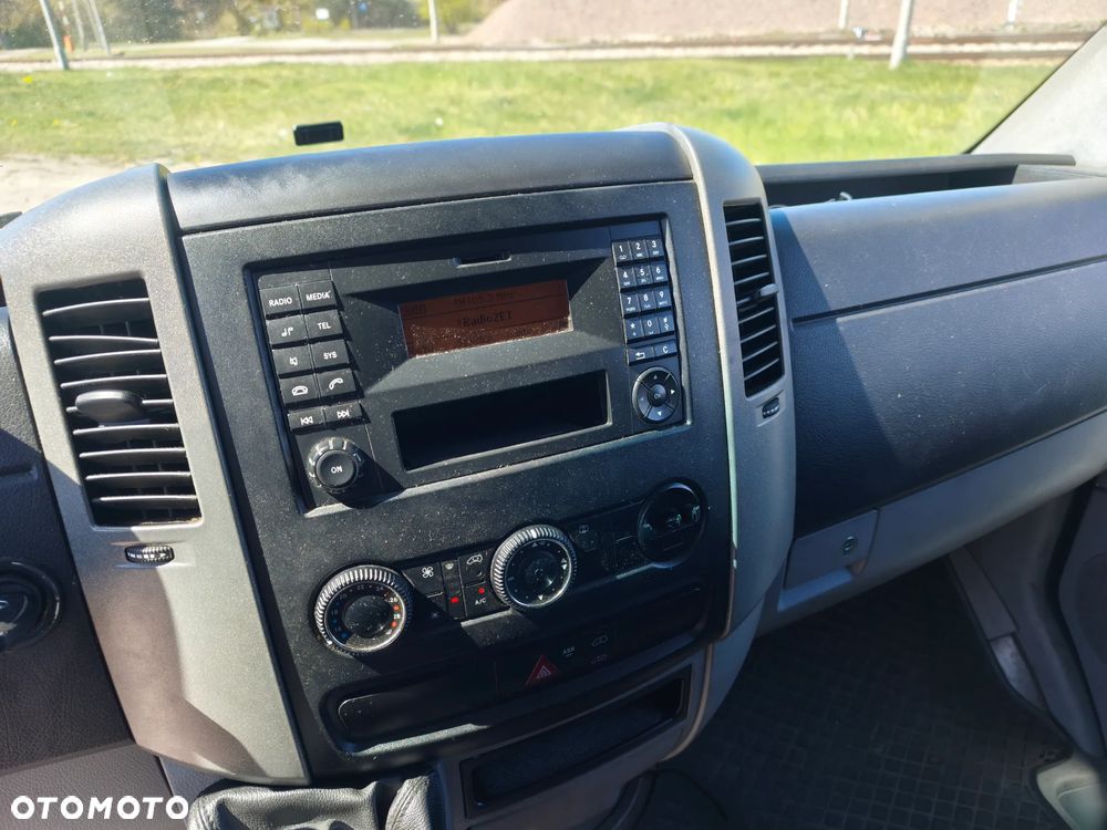 Mercedes-Benz Sprinter - 24