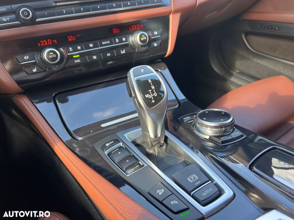 BMW Seria 5 530d xDrive AT - 30