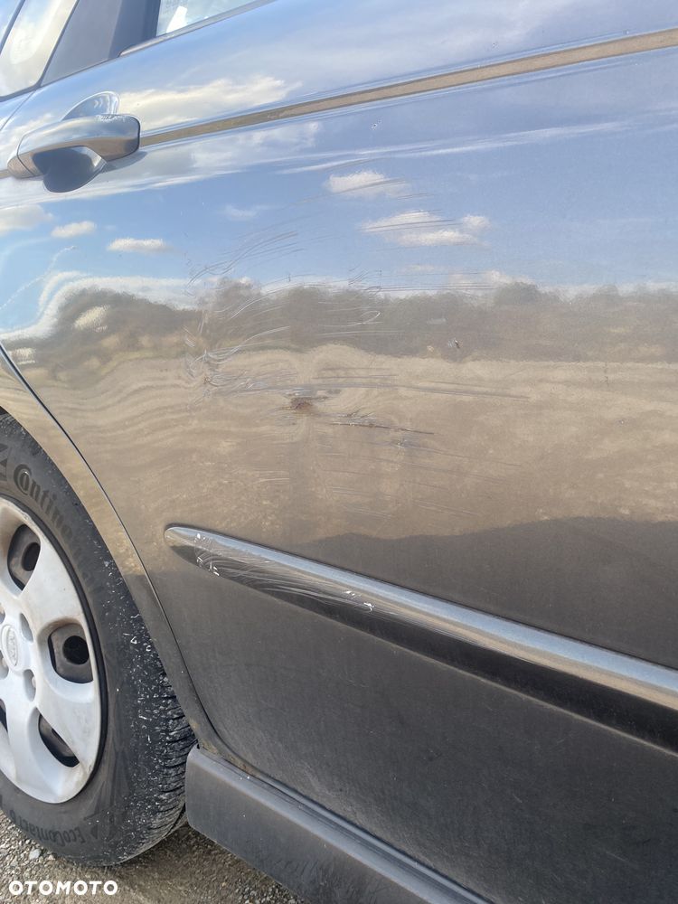 Kia Cerato 1.6 LX / Family - 11