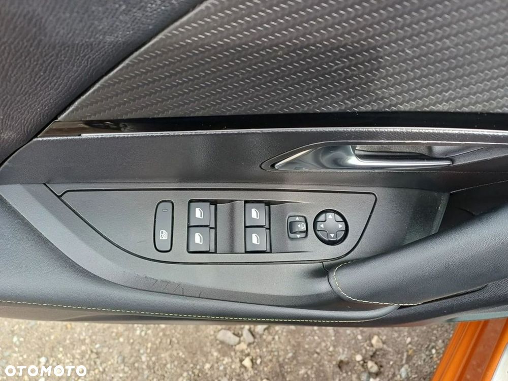 Peugeot 2008 PureTech 130 EAT8 GT Pack - 16