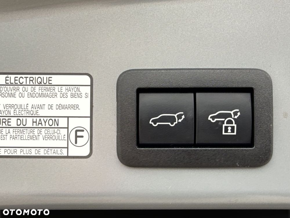 Toyota Corolla Cross 2.0 Hybrid Executive AWD - 26