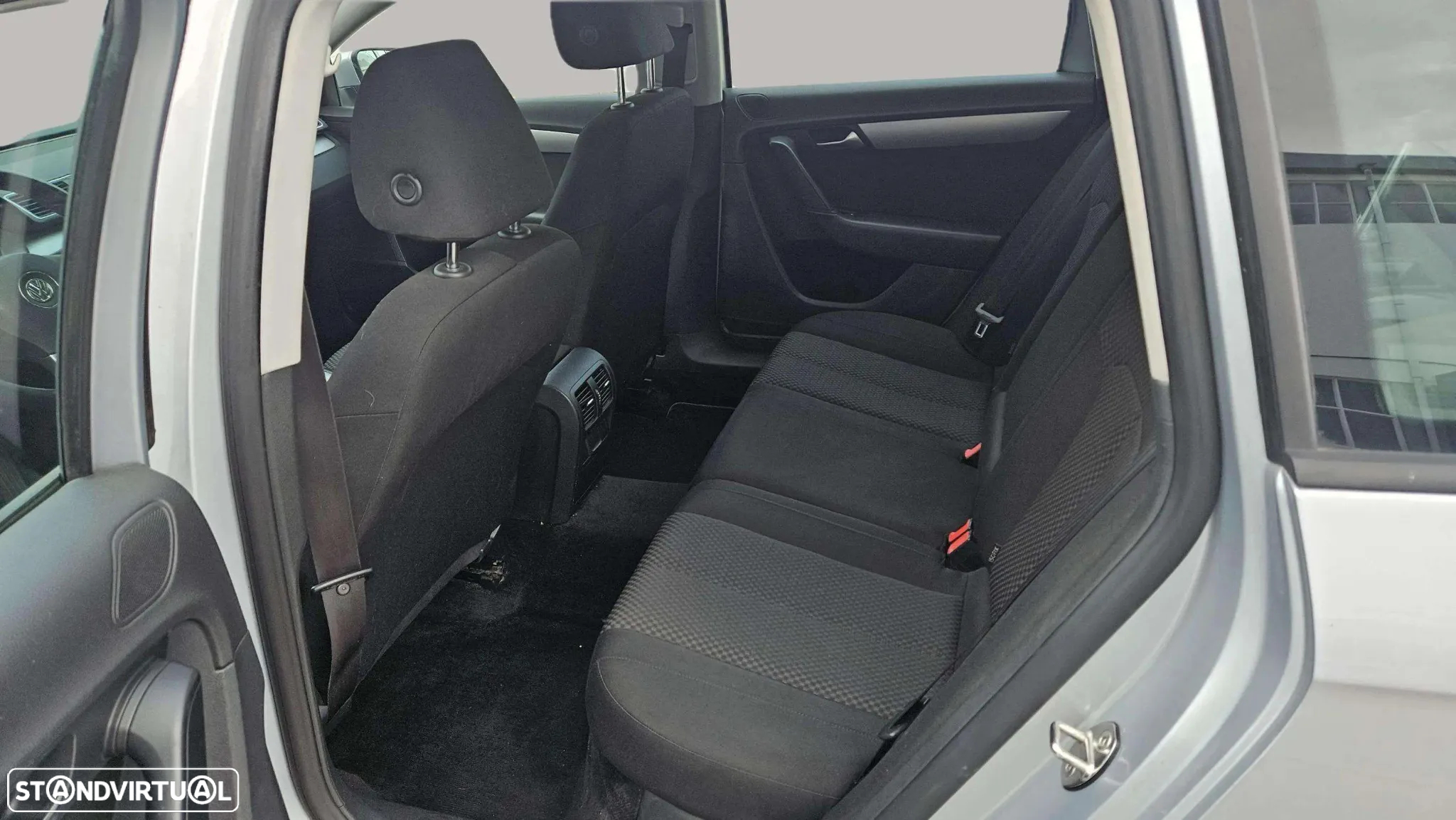 VW Passat Variant 1.6 TDI BlueMotion Highline - 11