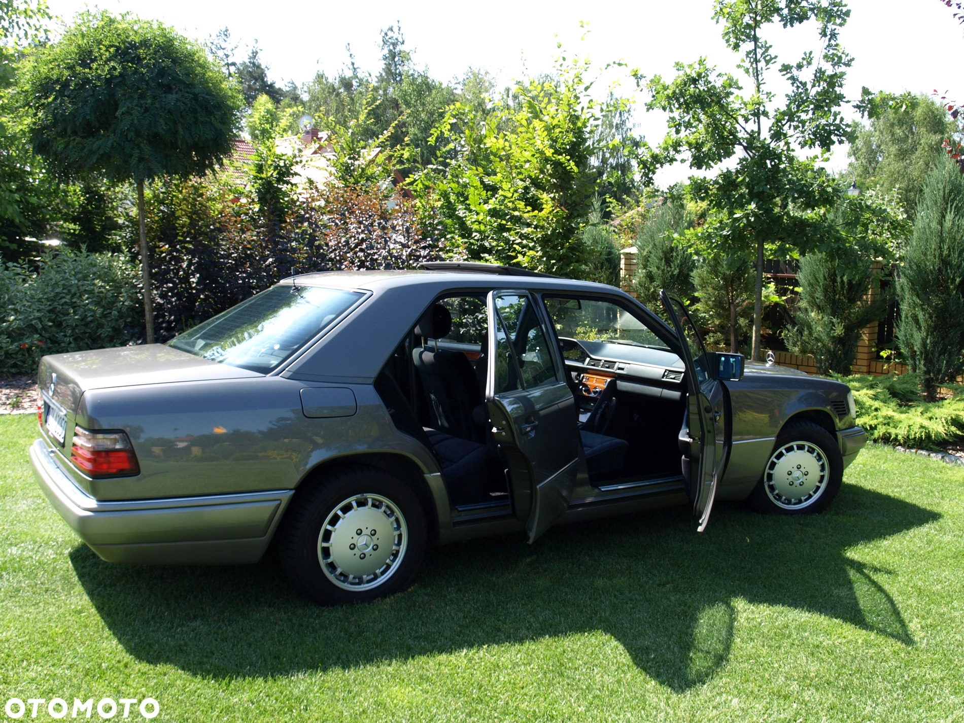 Mercedes-Benz Klasa E 300 D - 17