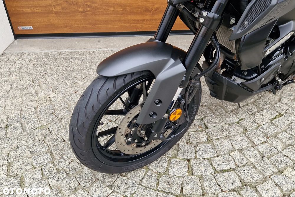 Yamaha MT - 16
