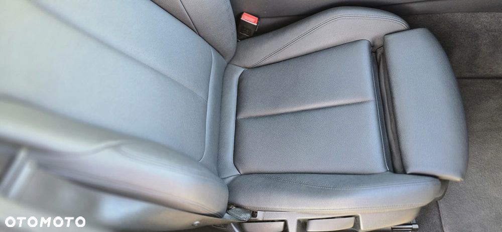 BMW Seria 3 318d DPF Edition Sport - 17