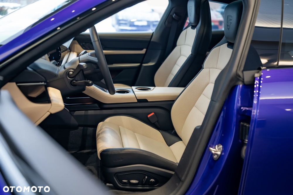 Porsche Taycan 105kWh 4S Black Edition - 12