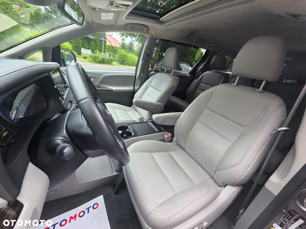 Toyota Sienna - 13