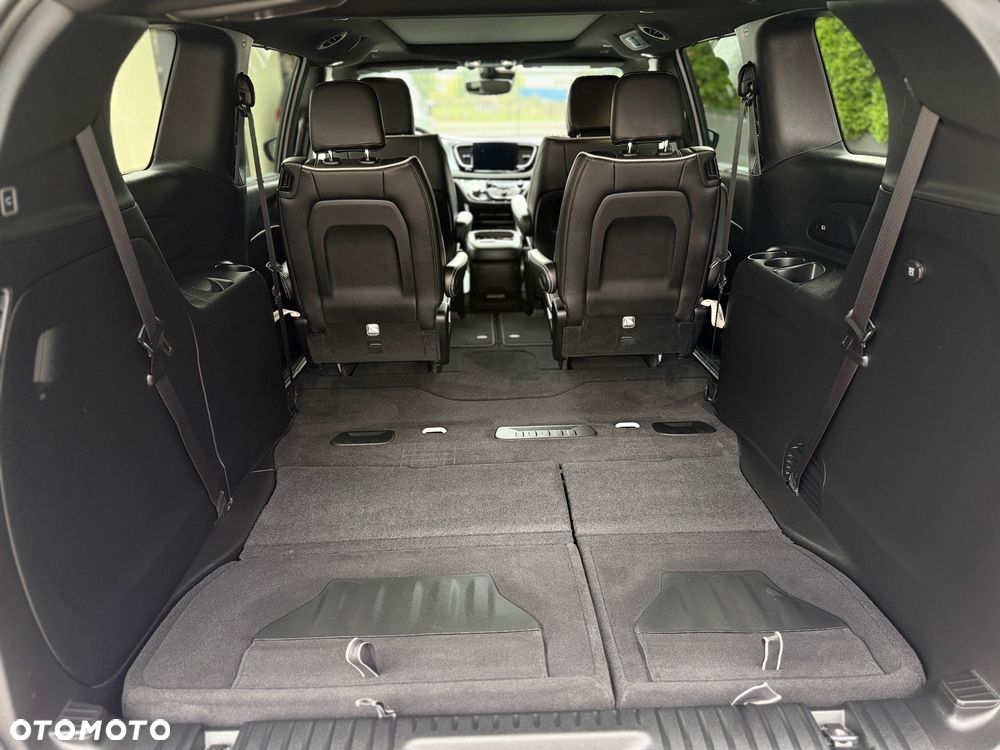 Chrysler Pacifica - 26