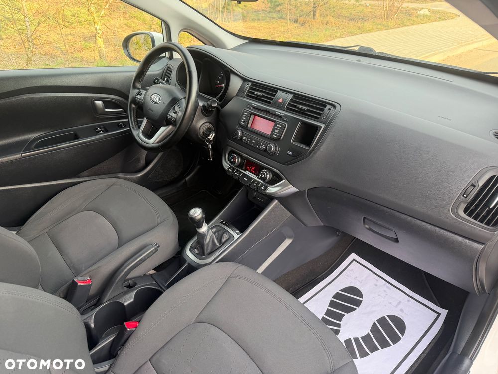 Kia Rio 1.2 Dream Team Edition - 24