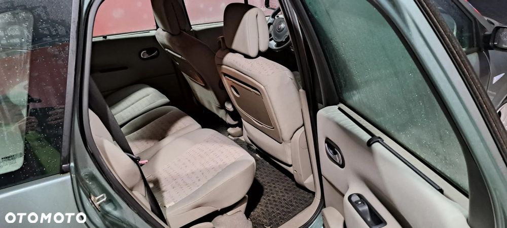 Renault Grand Scenic - 8