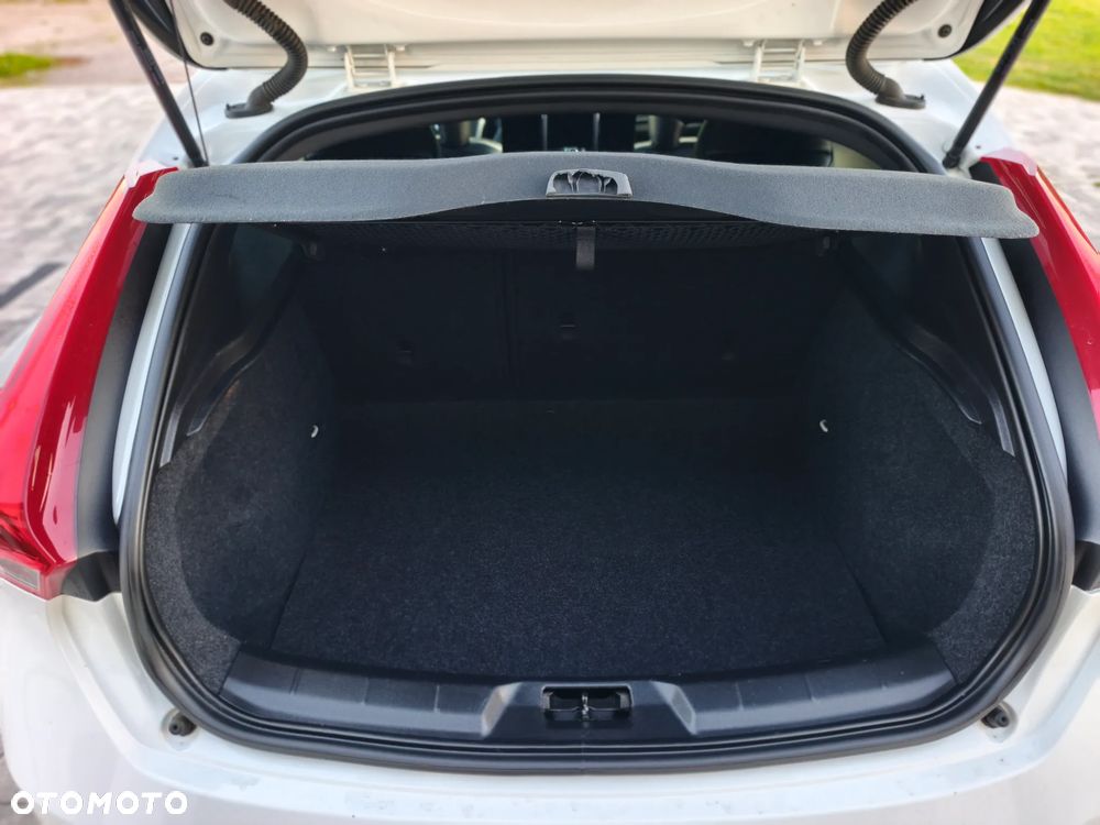 Volvo V40 T3 R-Design Momentum - 25