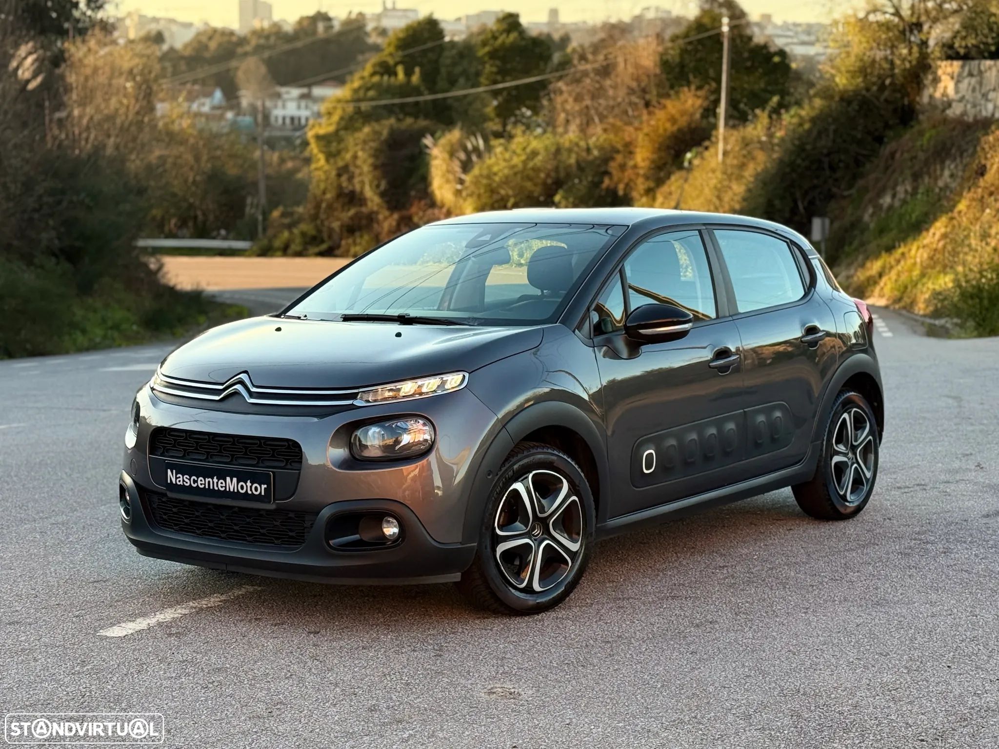 Citroën C3 1.2 PureTech Shine - 1