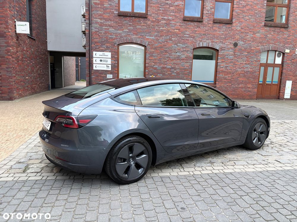 Tesla Model 3 Standard Range Plus - 4