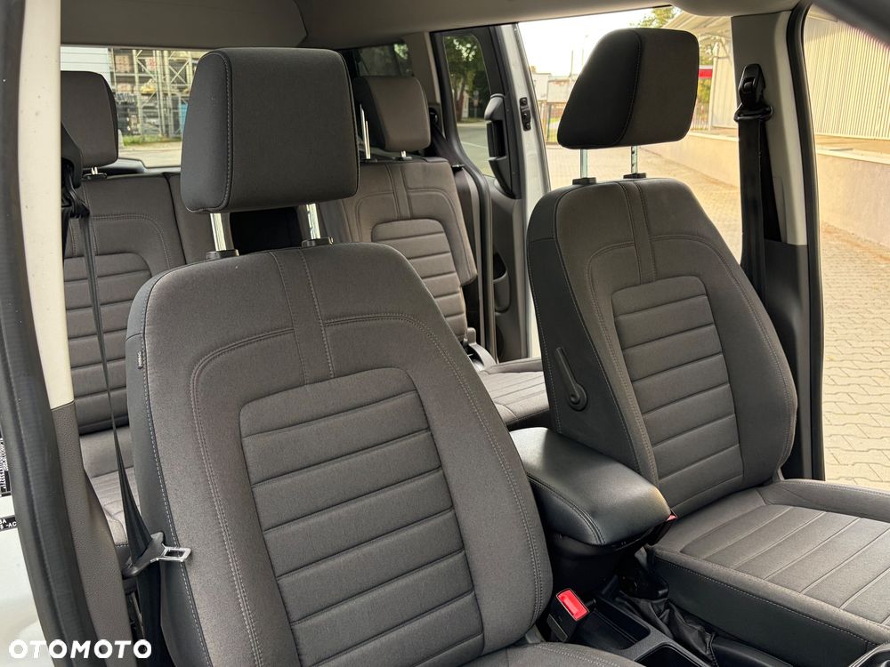 Ford Tourneo Connect Grand - 37