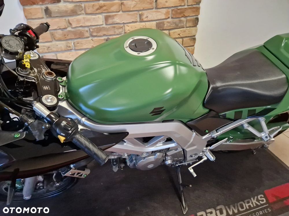 Suzuki SV - 28