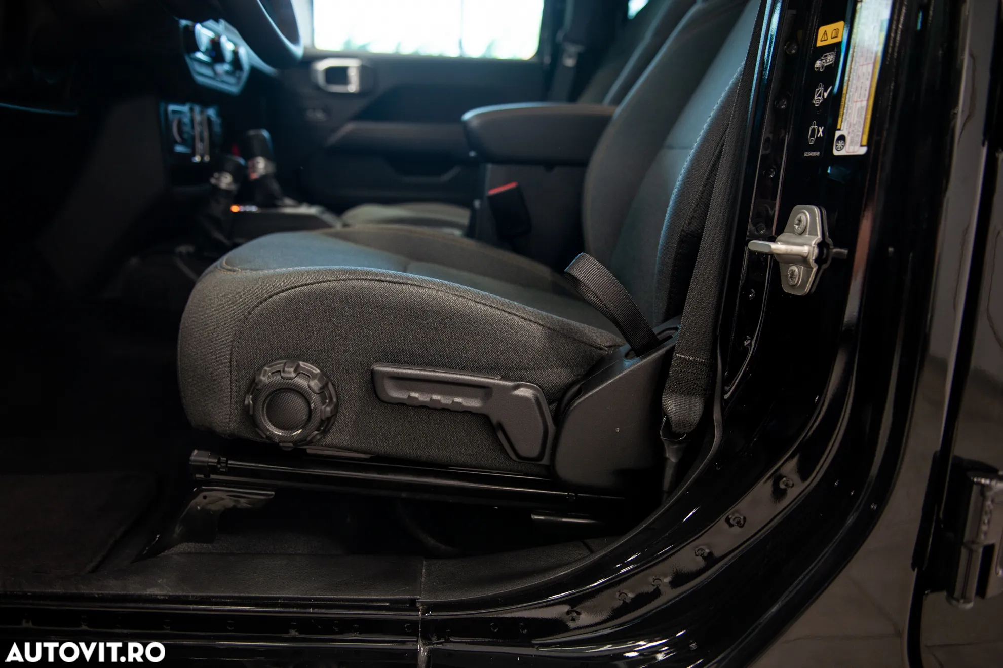 Jeep Wrangler Unlimited 2.0 AT8 4WD Sahara - 28