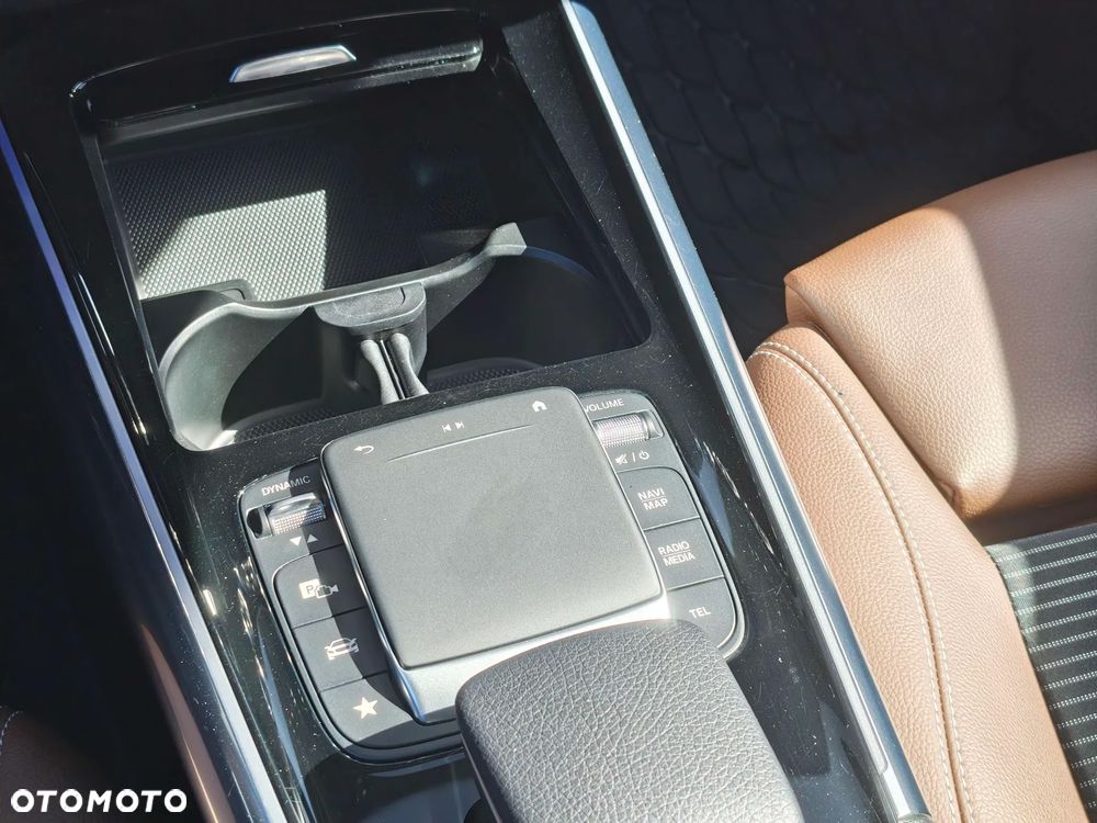 Mercedes-Benz GLA 200 Business Edition - 22