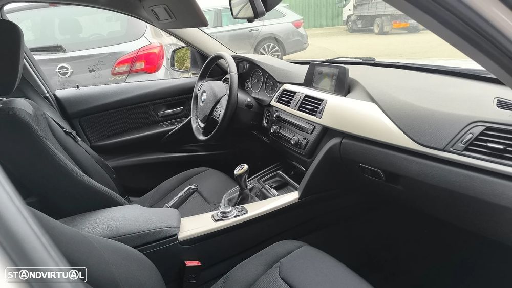 BMW 318 d xDrive Line Luxury - 11