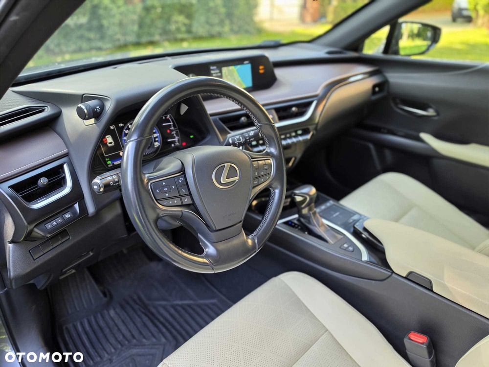 Lexus UX - 5