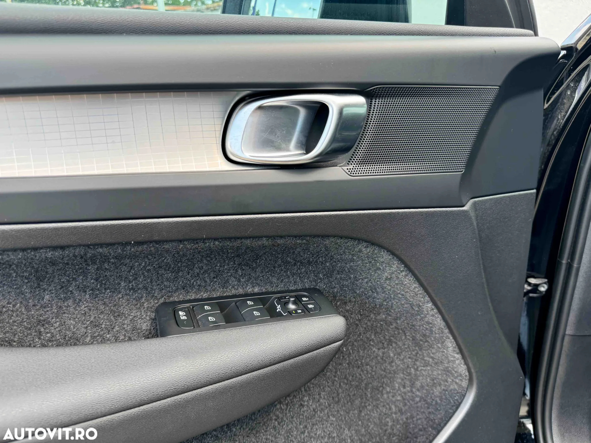 Volvo XC 40 B4 AT8 AWD Mild Hybrid Momentum Pro - 19
