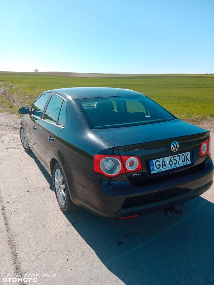 Volkswagen Jetta 1.6 Comfortline - 4