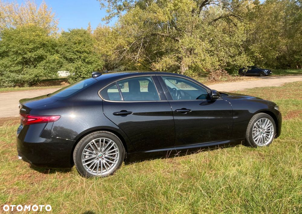 Alfa Romeo Giulia 2021 photo 2